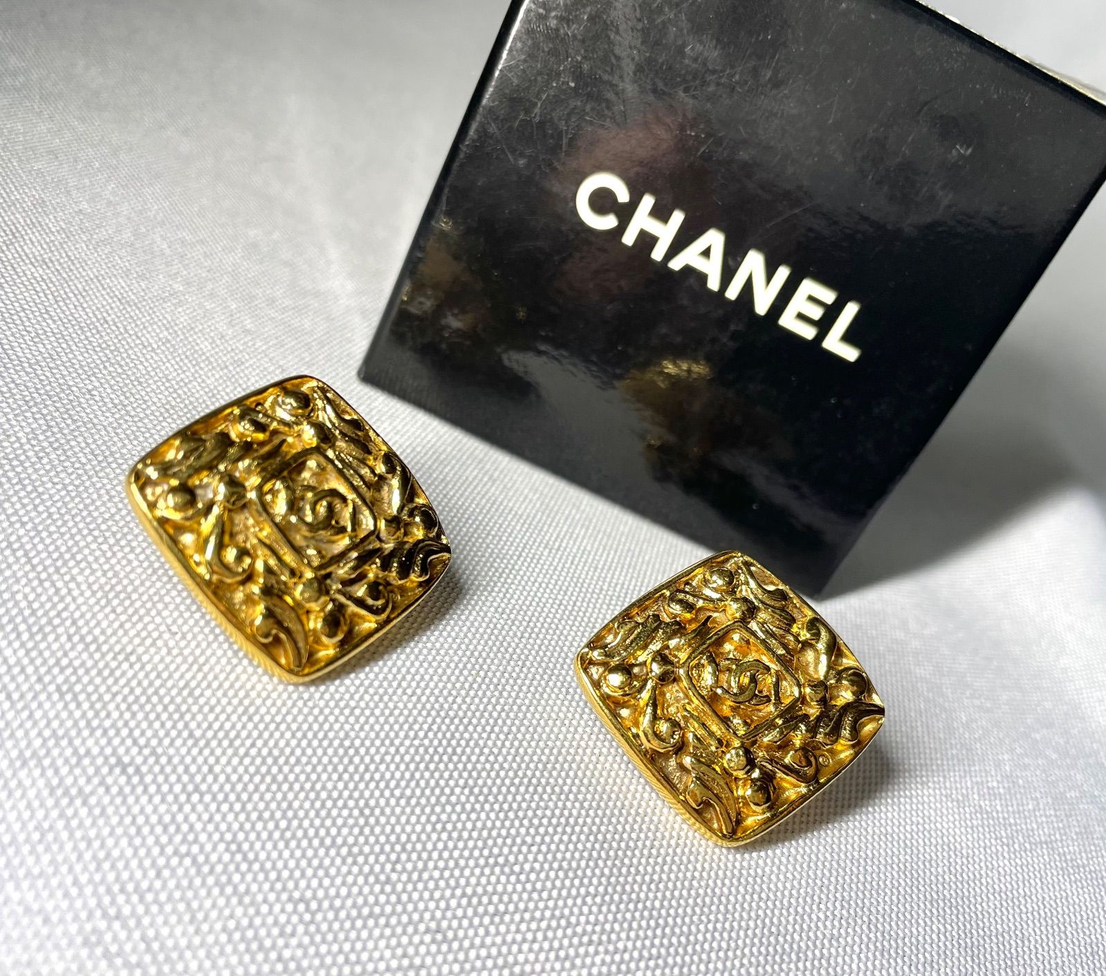 CHANEL シャネル ココマーク ヴィンテージデザイン ラージサイズカフス