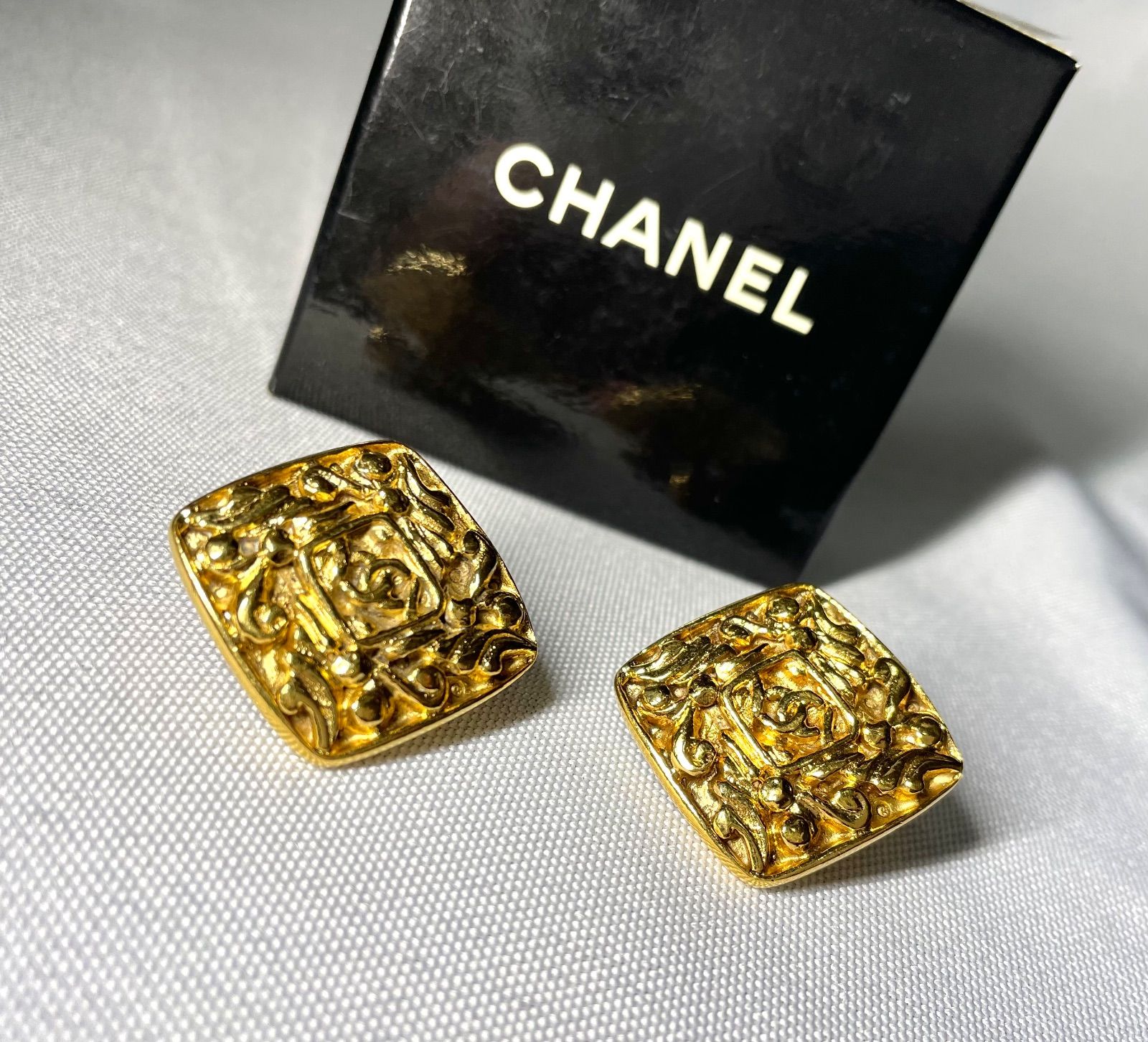 CHANEL シャネル ココマーク ヴィンテージデザイン ラージサイズカフス