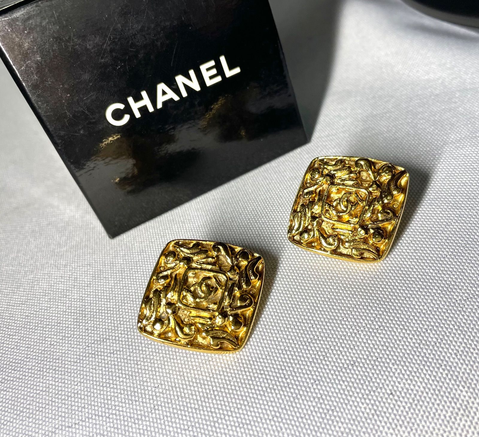 CHANEL シャネル ココマーク ヴィンテージデザイン ラージサイズカフス