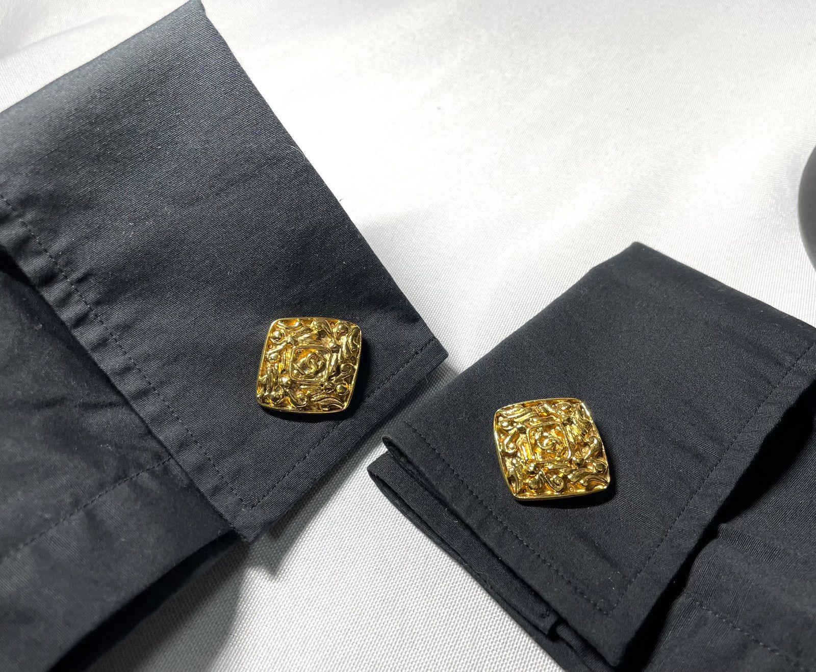 CHANEL シャネル ココマーク ヴィンテージデザイン ラージサイズカフス