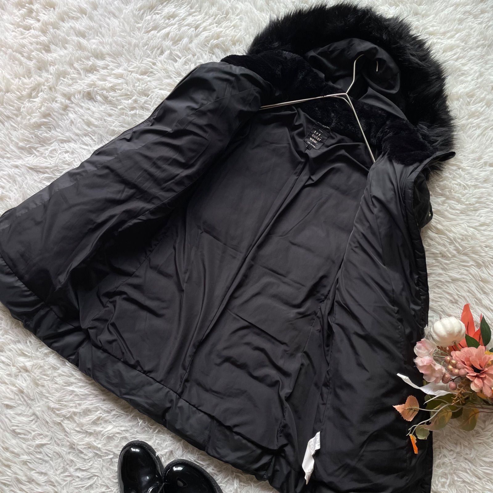 黒のファー付きダウンジャケットミドル丈　ZARA 黒のファー付きダウンジャケットミドル丈 ZARA ZARA ザラ ファー付き