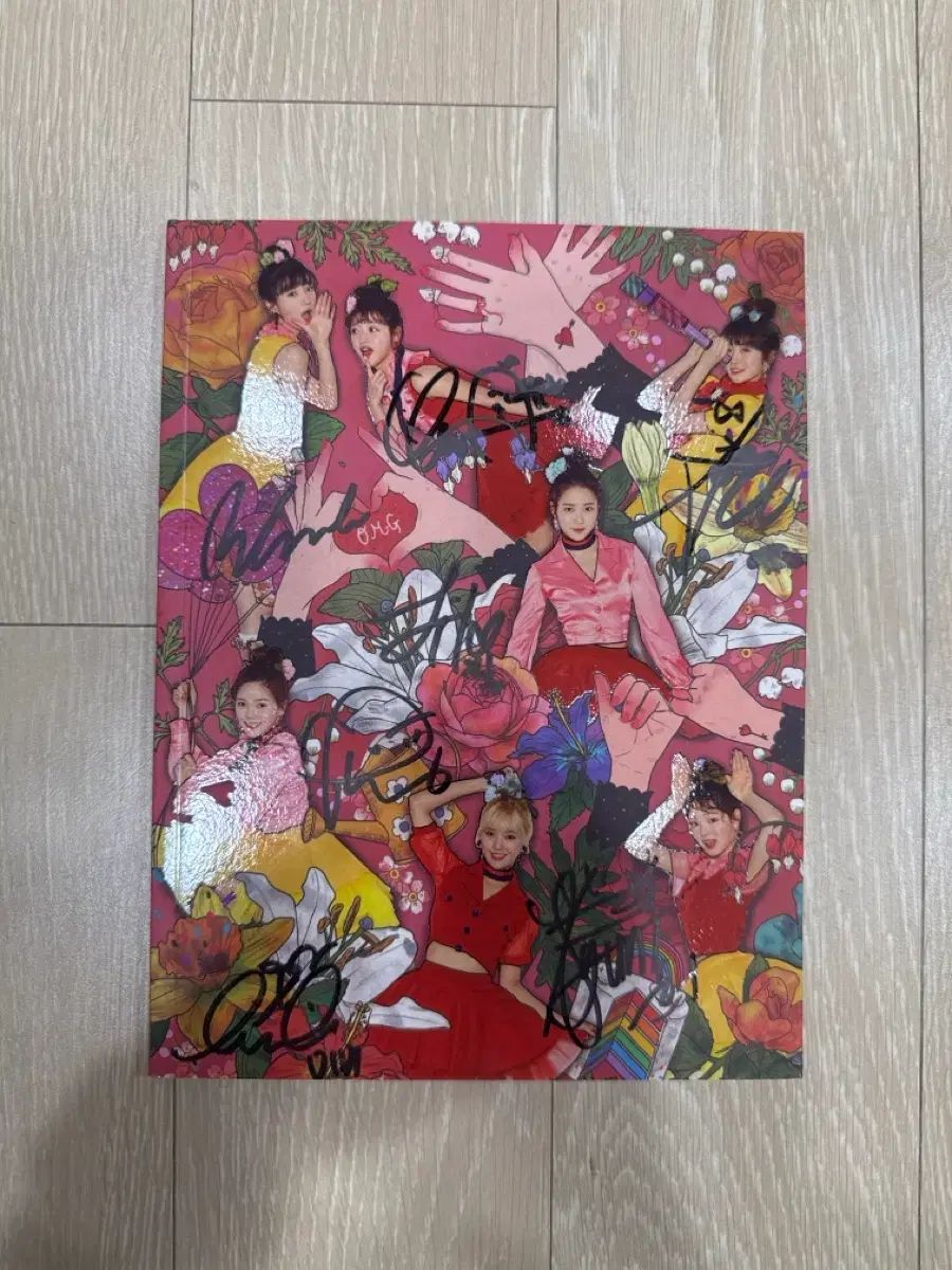 OH MY GIRL Liar Liar アルバム 全員 サイン入り アルバム OH MY GIRL（オーマイガール） カラーリングブック サイン入り