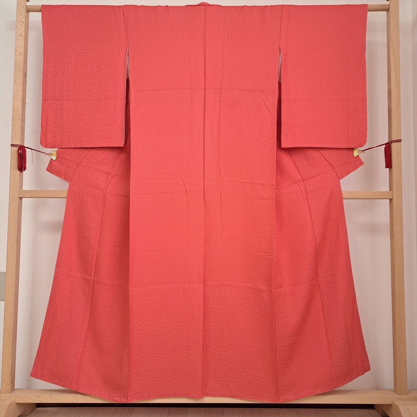 紋無し・色無地】裄66.5 身丈156 袖59.5 正絹 袷 濃いピンク系色 や