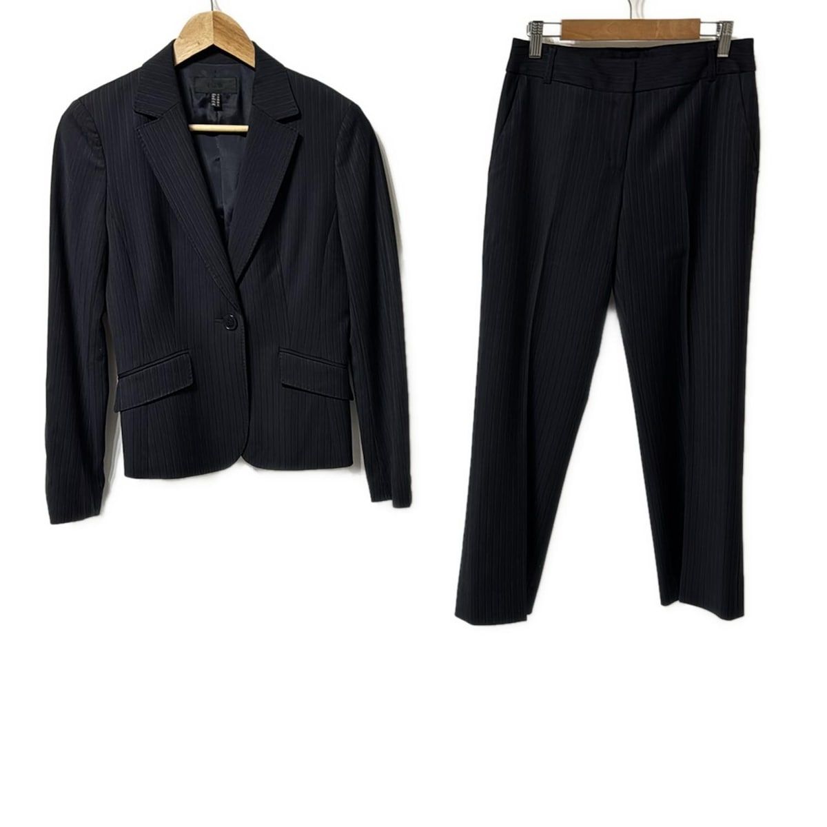 iCB アイシービー✨ストライプ パンツスーツ サイズ11　ブラック ICB(アイシービー) レディースパンツスーツ レディース美品 - ダーク