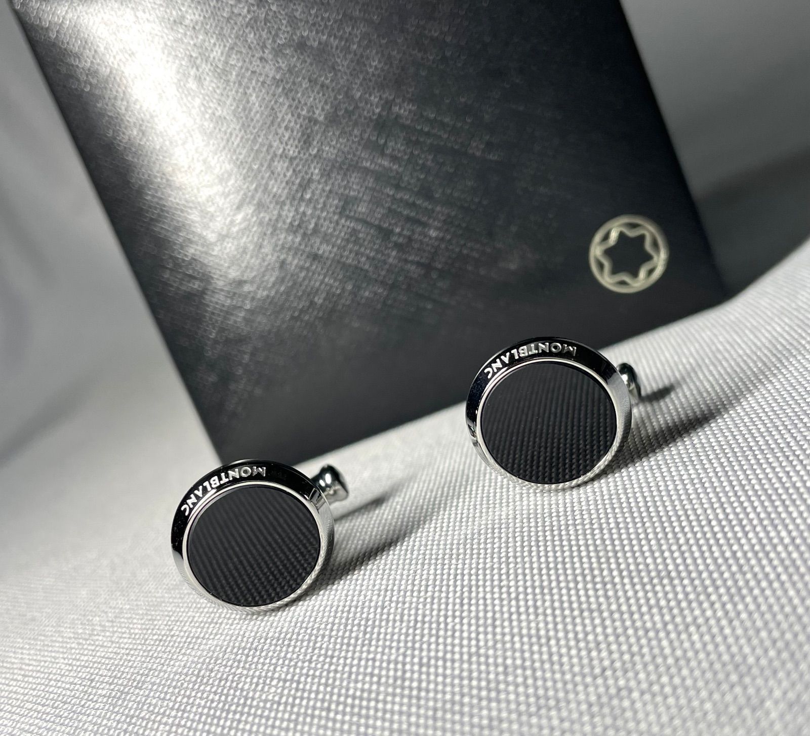 美品　MONTBLANC カフス　オニキス　 オーバル　シルバー　ブラック 美品 [最新モデル] MONTBLANC モンブラン ブラックオニキス装飾