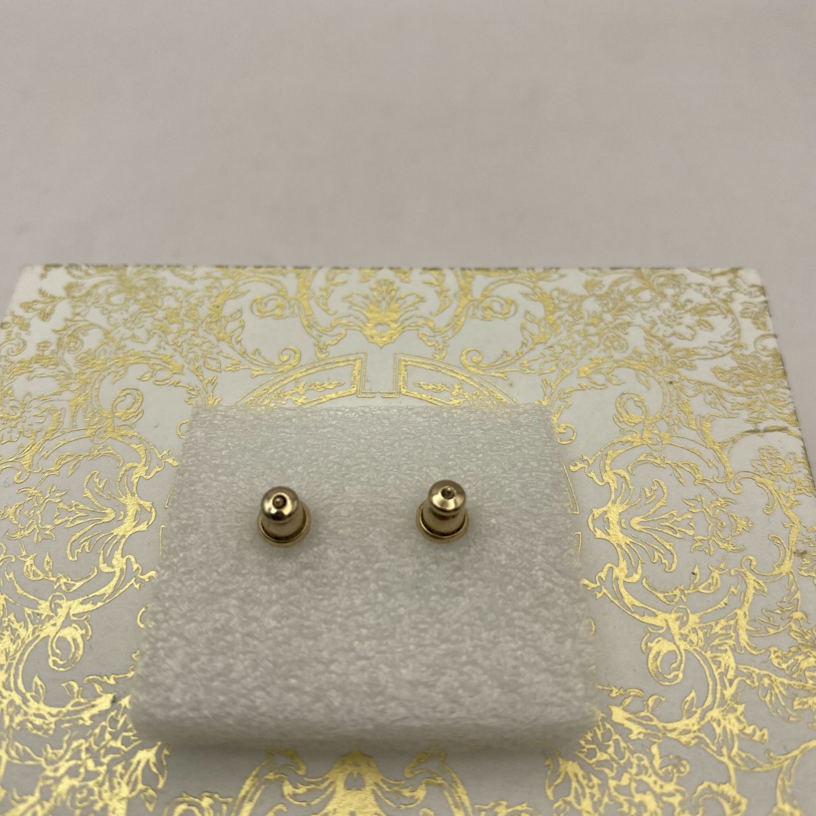 Dior 両耳ピアス　箱付き 中古】Dior 両耳 ピアス ロゴ 箱付き - メルカリ