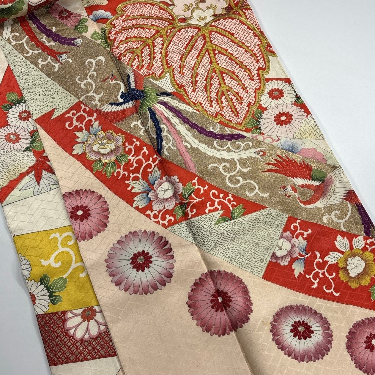 着物まとめ売り　正絹振袖4枚　留袖1枚　着用可　リメイク素材　目立った汚れなし 振袖 4枚 正絹 着物まとめ売り 同梱購入歓迎 リメイク用 着付け練習用