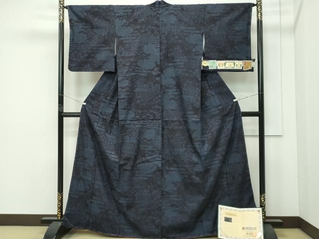 平和屋着物●極上　本場結城紬　重要無形文化財　奥順　愛染蔵　80亀甲　エ霞籬草花文　証紙・鑑定書付き　逸品　未使用　CZAA4483s6 平和屋着物○極上 本場結城紬 重要無形文化財 奥順 愛染蔵 80亀甲 エ霞