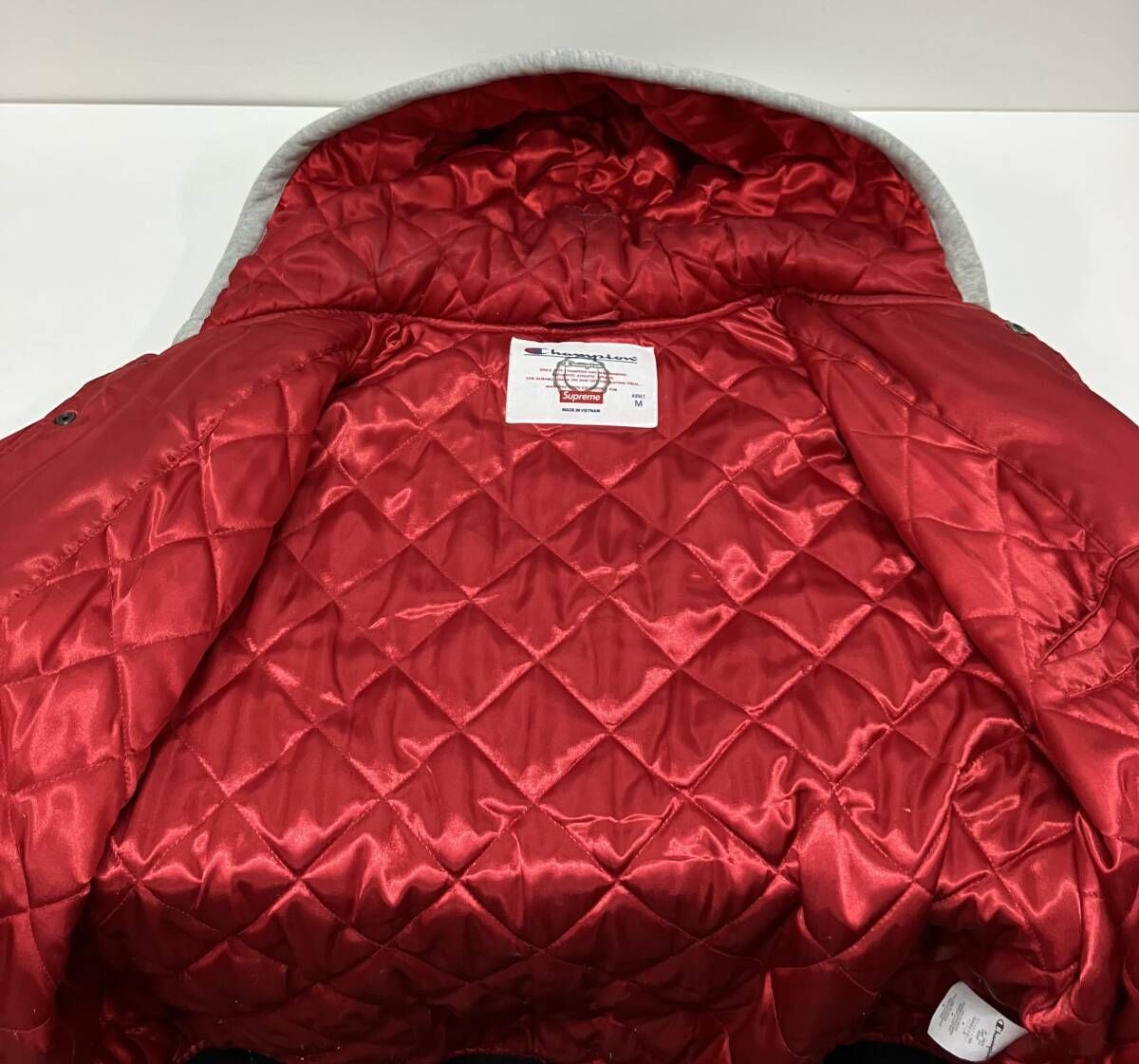 SUPREME × CHAMPION スタジャン　バーシティジャケットM 赤 Supreme Champion Hooded Satin Varsity Jacket – Justin Reed