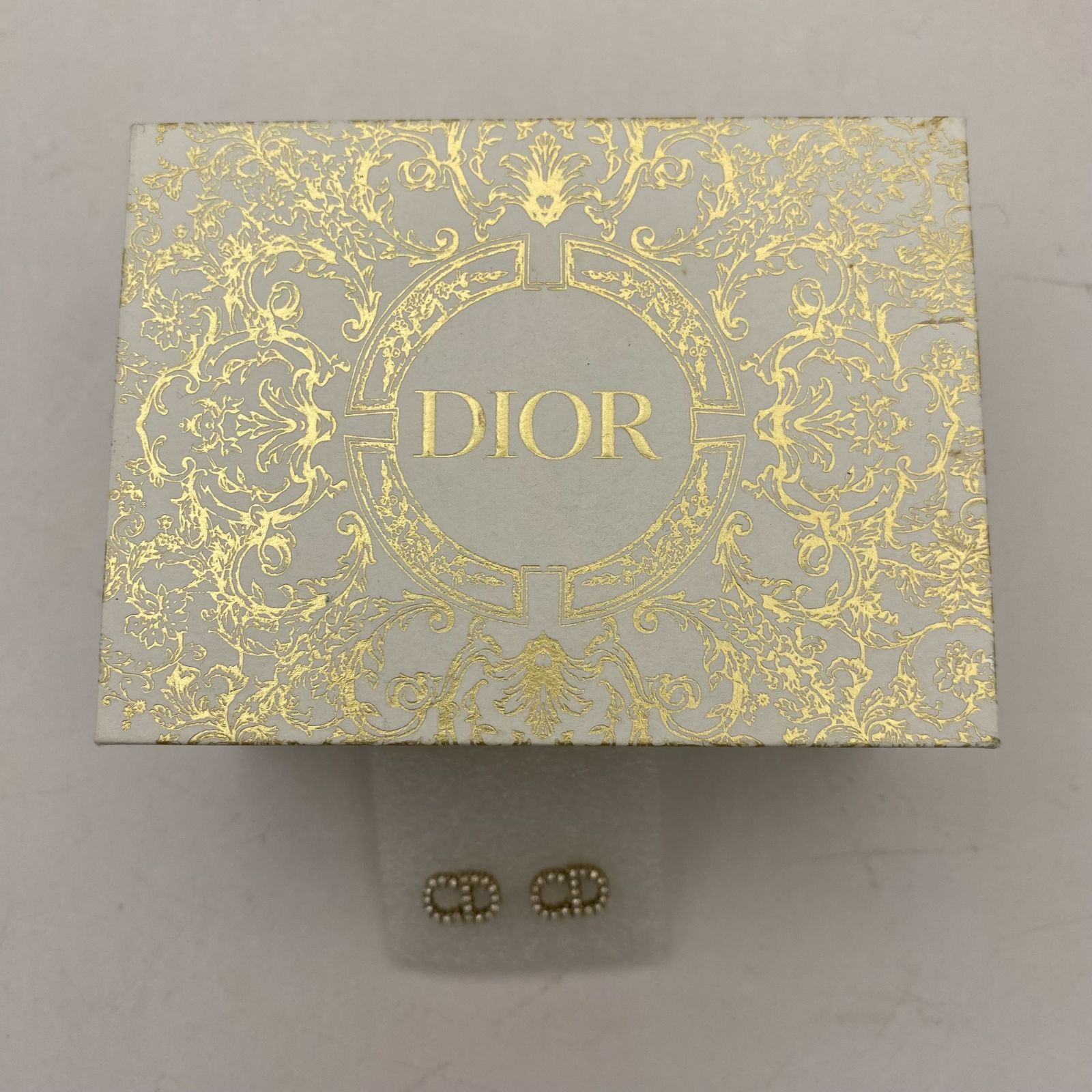 中古】Dior 両耳 ピアス ロゴ 箱付き - メルカリ