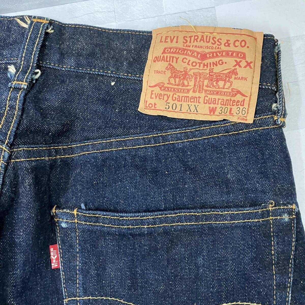 米国製リーバイス501XX ボタン裏555 LEVI'S リーバイス ジーンズ 501xx ボタン裏555 赤耳 90s USA製 - メルカリ