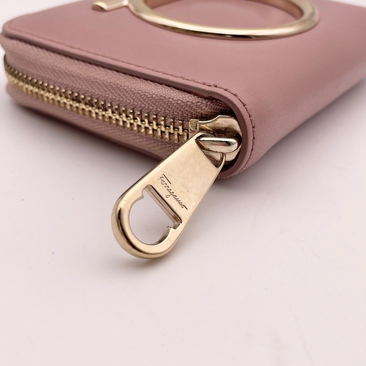 極美品○ Salvatore Ferragamo フェラガモ 折り財布 二つ折り ラウンド
