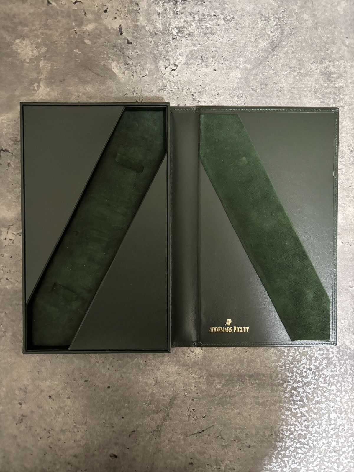 オーデマピゲ AUDEMARS PIGUET A5サイズ レザー時計ケース - メルカリ