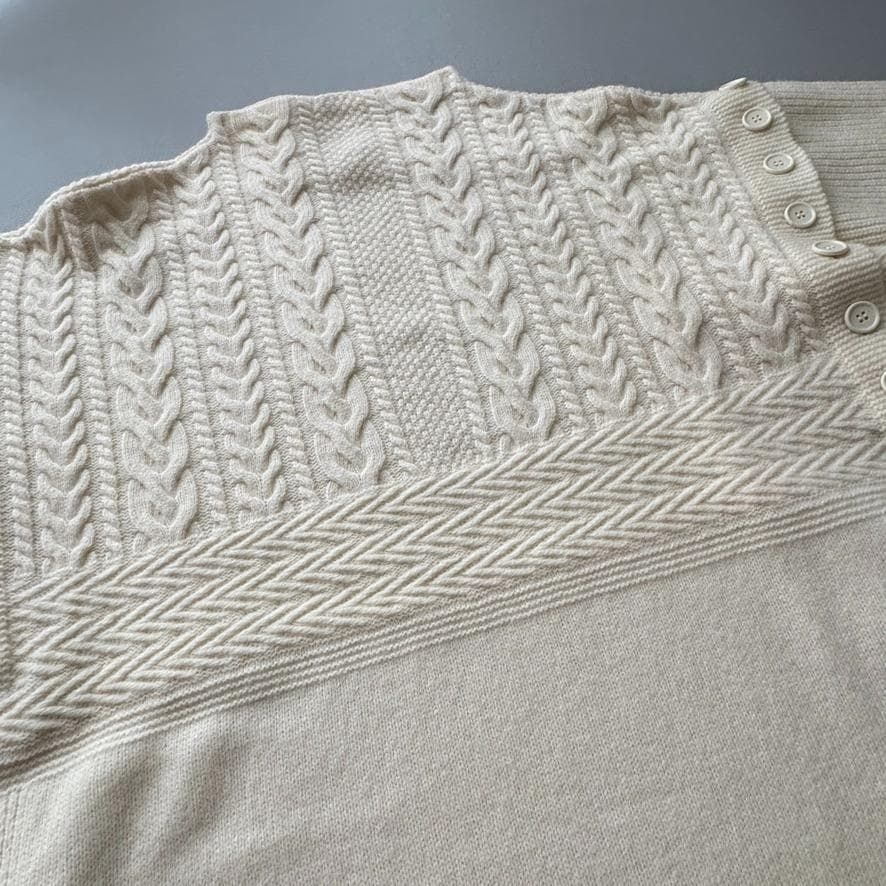 極美品　ZUCCa ズッカ ケーブル切替 ニットワンピース M 日本製 ウール 極美品 ショップ ZUCCa ズッカ ケーブル切替 ニットワンピース M 日本