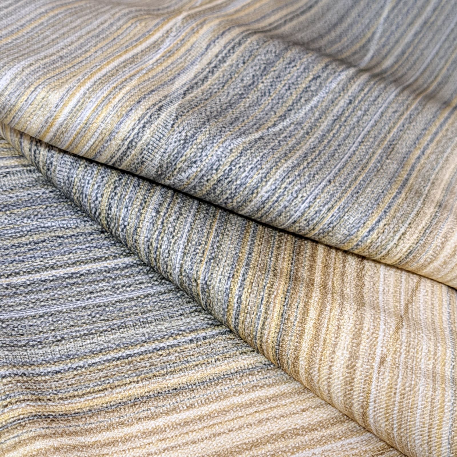 小紋】裄67.5 身丈157 袖49 正絹 袷 くすみカラーの縦縞に立涌紋様 や