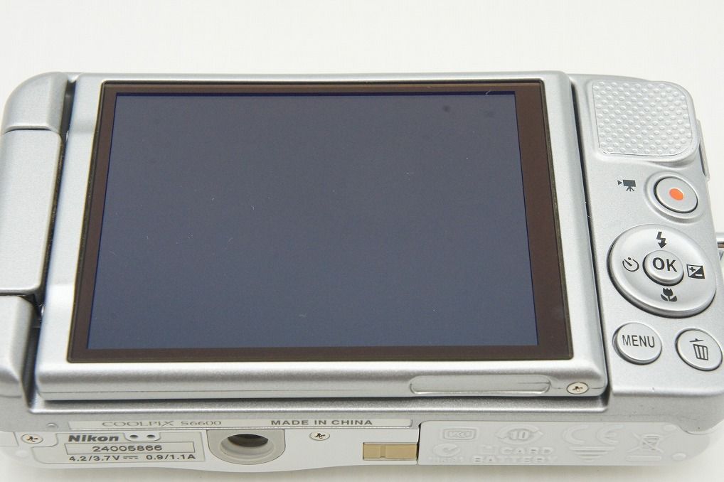 美品 Nikon ニコン COOLPIX S6600 ナチュラルホワイト コンパクト