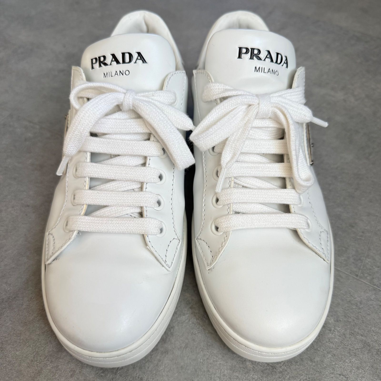 プラダ モノリス ナッパレザー 三角ロゴ プレート スニーカー 36 ホワイト プラダ モノリス ナッパレザー 三角ロゴ プレート スニーカー 36