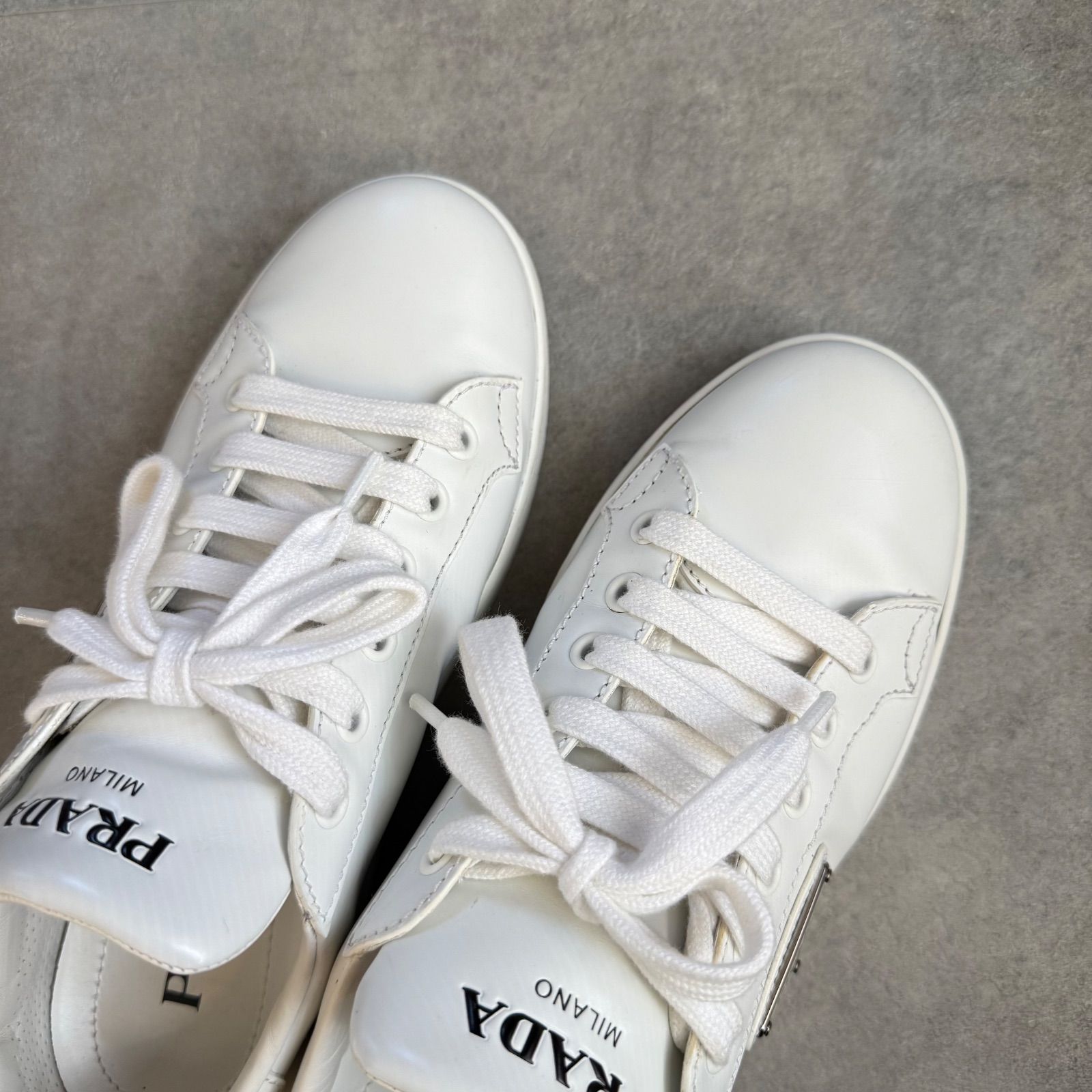プラダ モノリス ナッパレザー 三角ロゴ プレート スニーカー 36 ホワイト プラダ モノリス ナッパレザー 三角ロゴ プレート スニーカー 36