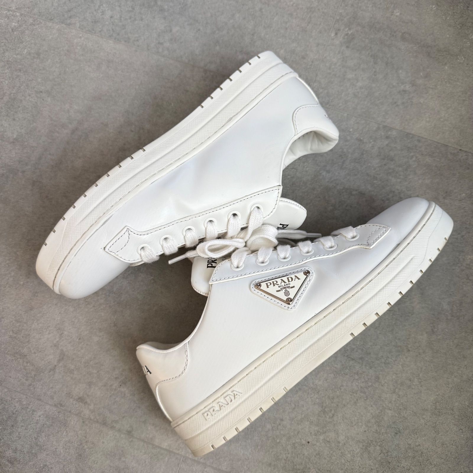 プラダ モノリス ナッパレザー 三角ロゴ プレート スニーカー 36 ホワイト プラダ モノリス ナッパレザー 三角ロゴ プレート スニーカー 36