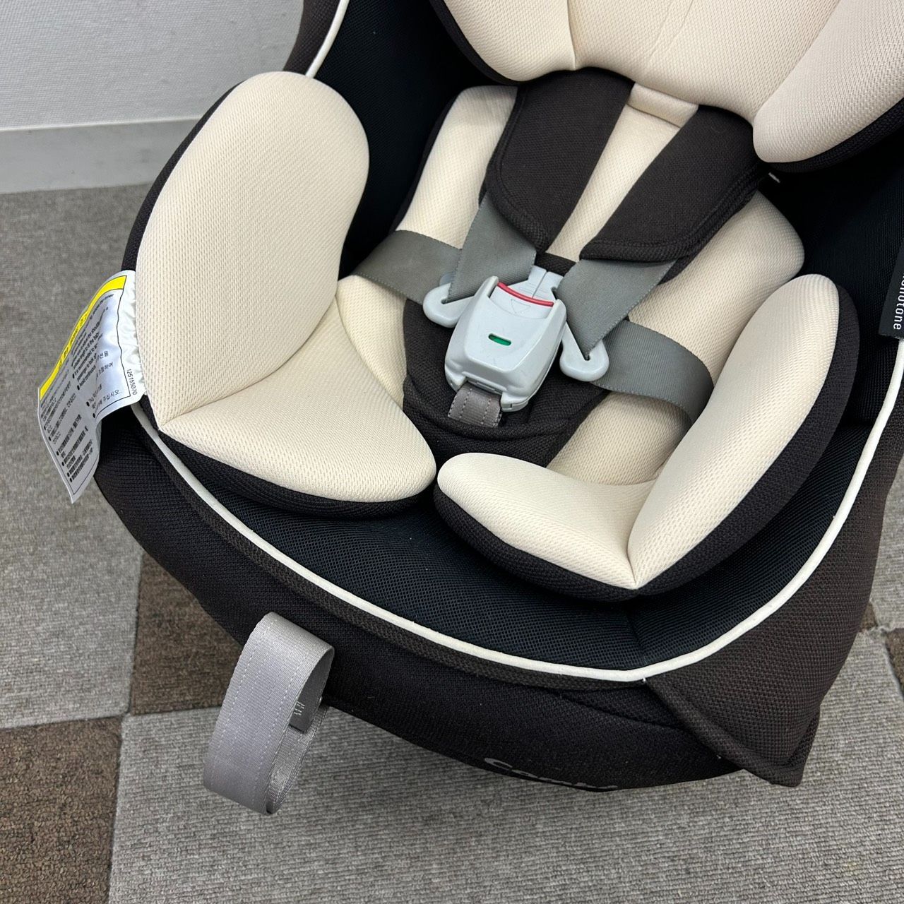 カバー洗濯済み】Combi ネオモノトーン コッコロ UX チャイルドシート