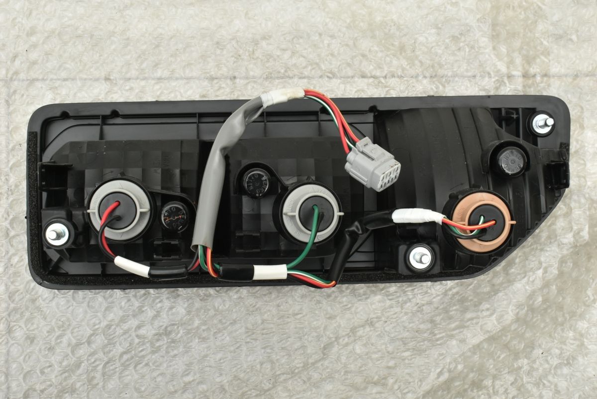 美品】スズキ JB64 ジムニー 純正 テールライト 左右 テールランプ