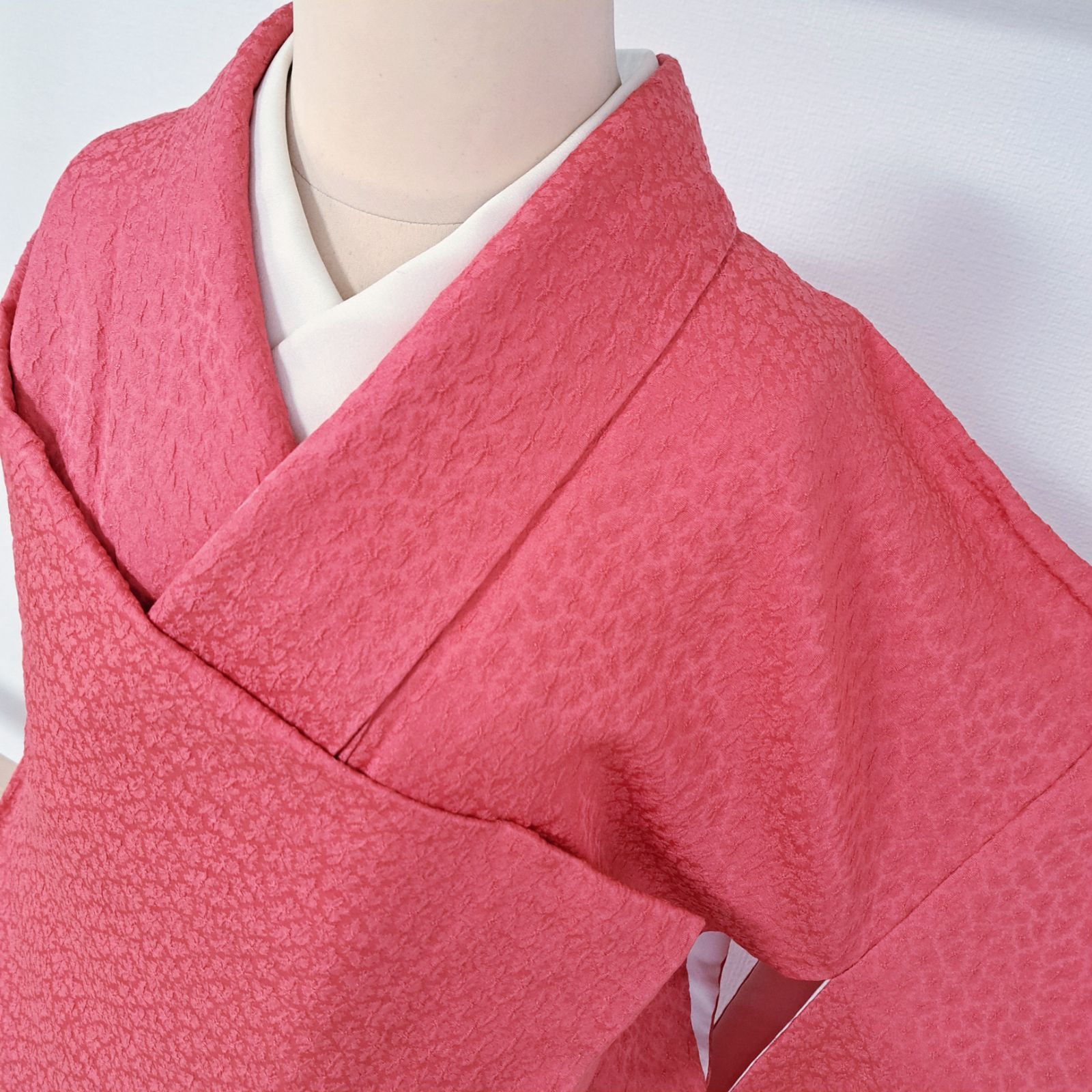 ち*よ様 新品　美品　袷　紋付　縮緬　色無地　フルセット　身丈156 裄丈66 未使用品 色無地袷 リサイクル無地袷 染め無地 堅牢染 縮緬 ピンク