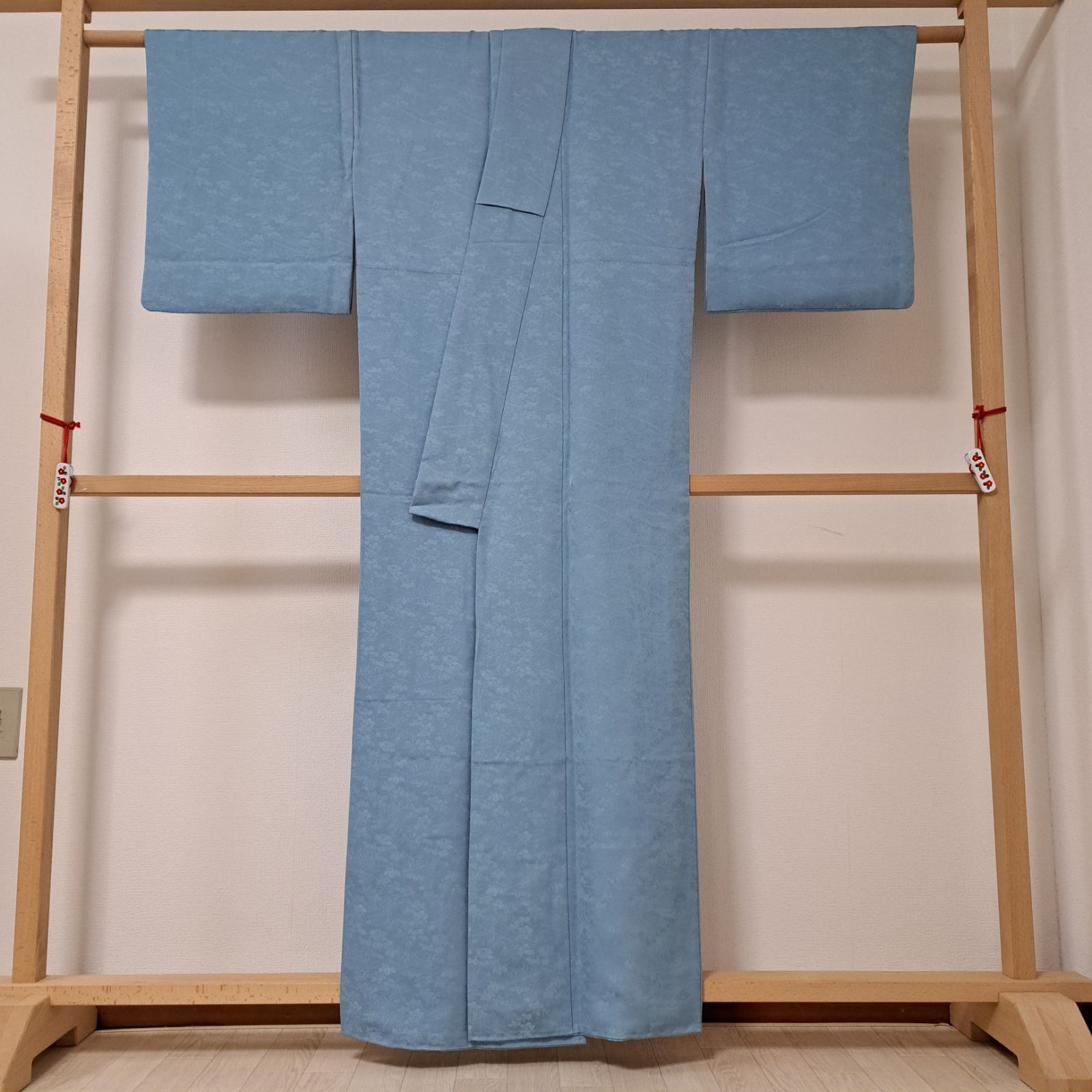 紋無し・色無地】裄66.5 身丈161 袖49 正絹 袷 桐と菊の地紋 濃い水色