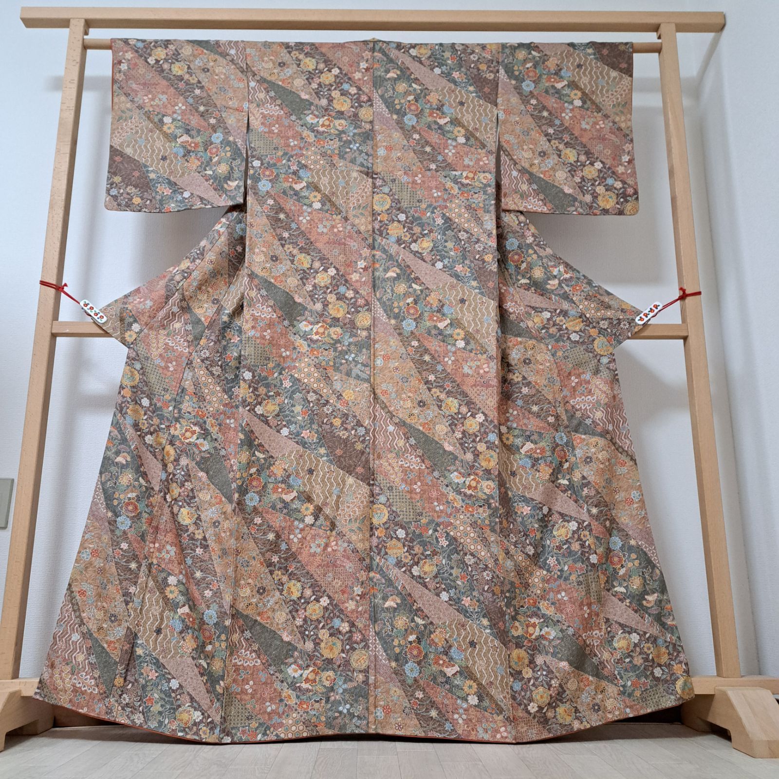 小紋】裄67 身丈164.5 袖48 正絹 袷 くすみカラー・切嵌め柄の小紋 や