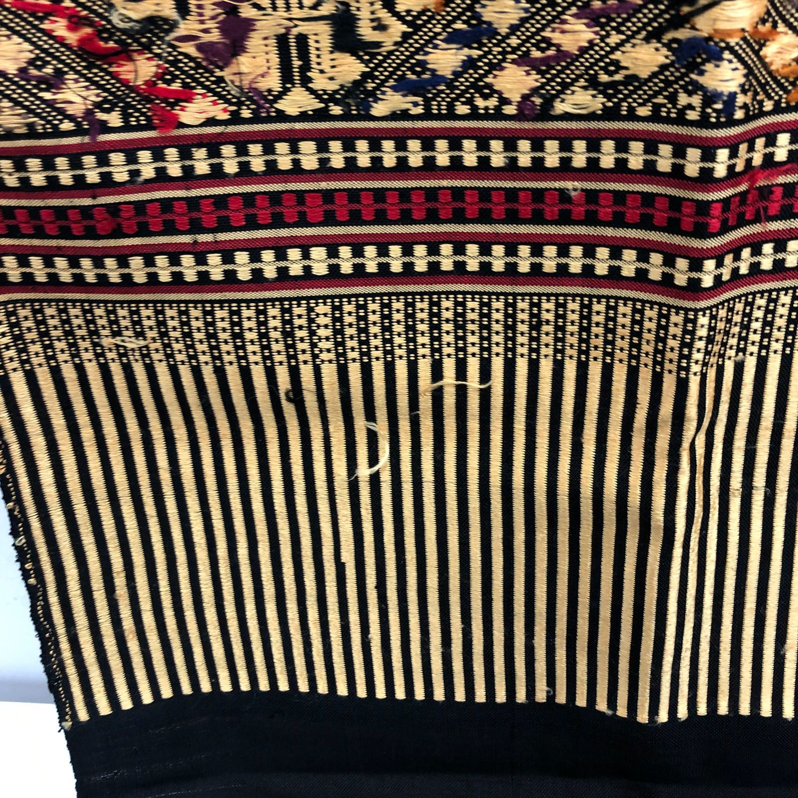 ラオス　シルク織物　手織　タペストリー ラオスシルク織物手織タペストリー