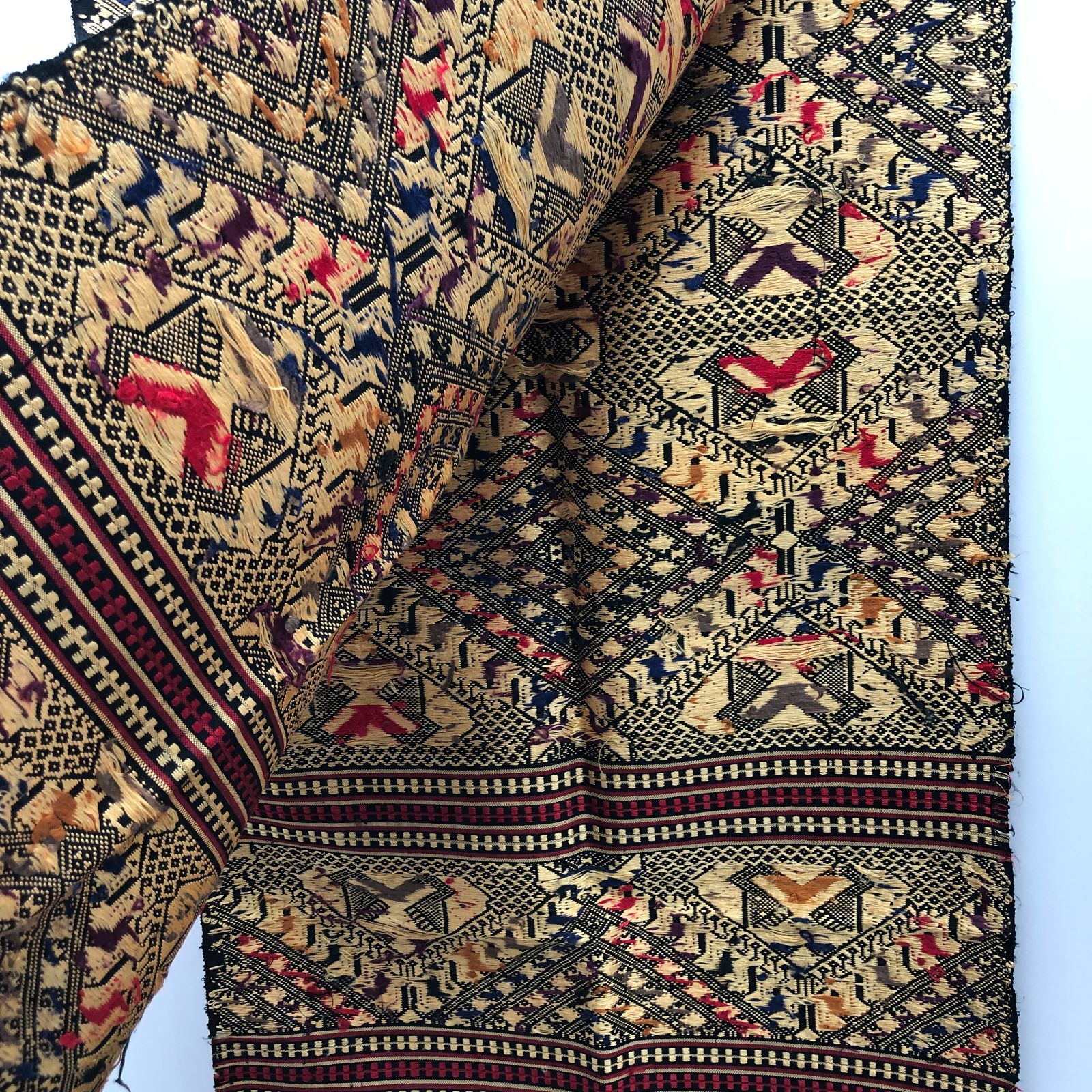 ラオス 手織り 布 シルク 絹 刺繍 ストール ショール タペストリー