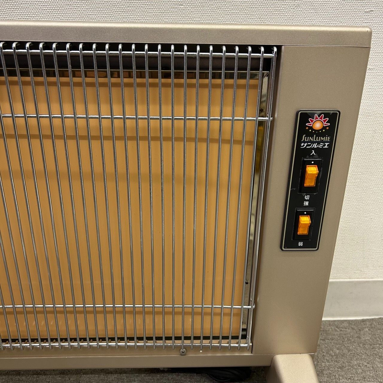 動作確認済み】 サンルミエ キュート E800LS 遠赤外線暖房器 製造番号
