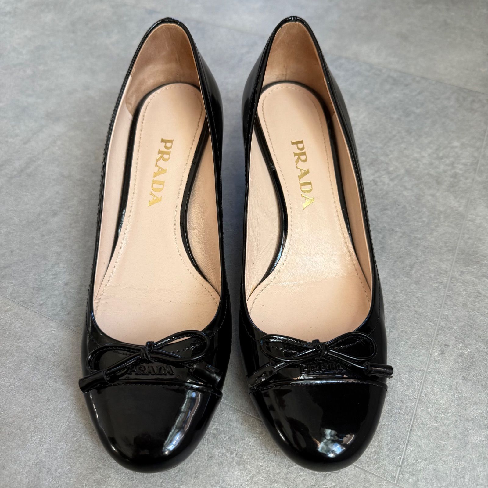 美品 PRADA プラダ ロゴリボンパンプス パテントレザー ブラック 黒