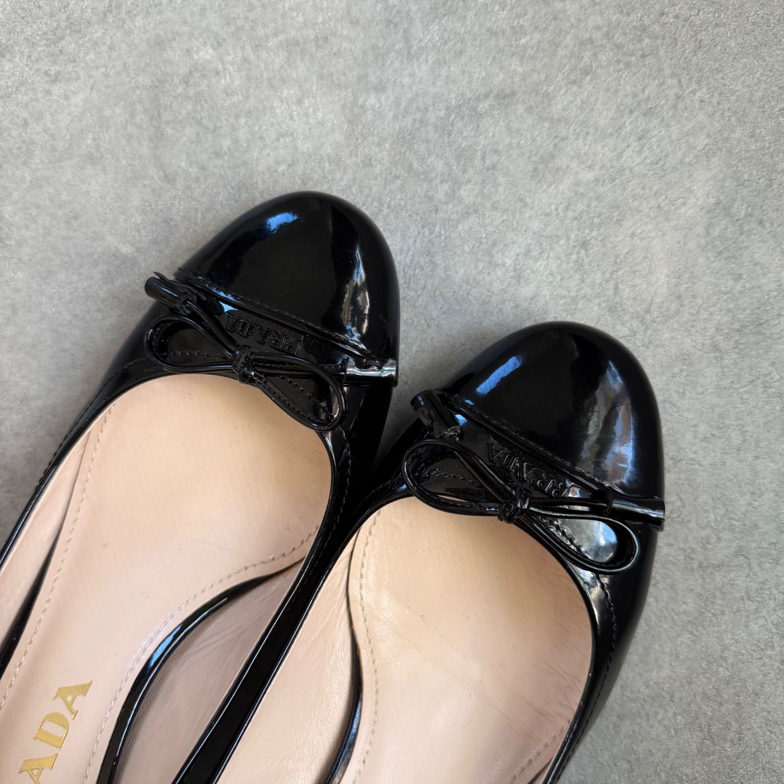 美品 PRADA プラダ ロゴリボンパンプス パテントレザー ブラック 黒