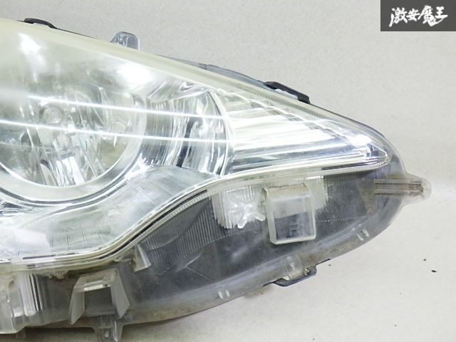 トヨタ アクア NHP10 前期 純正 右 ヘッドライト ハロゲン KOITO 52