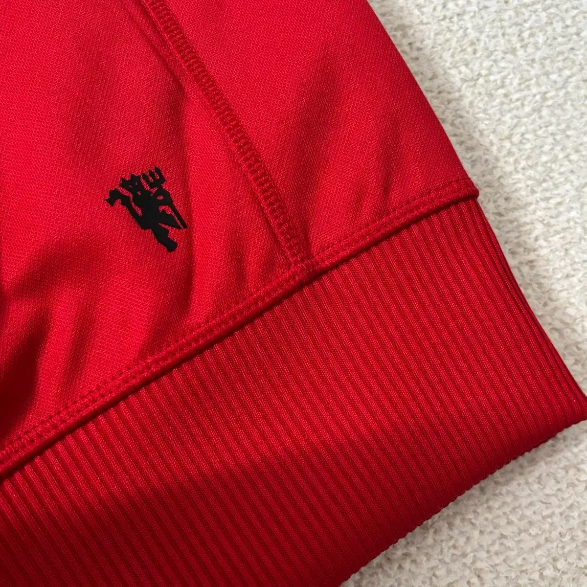 アディダス マンチェスター ユナイテッド レッド ロゴ ジャージ - メルカリ
