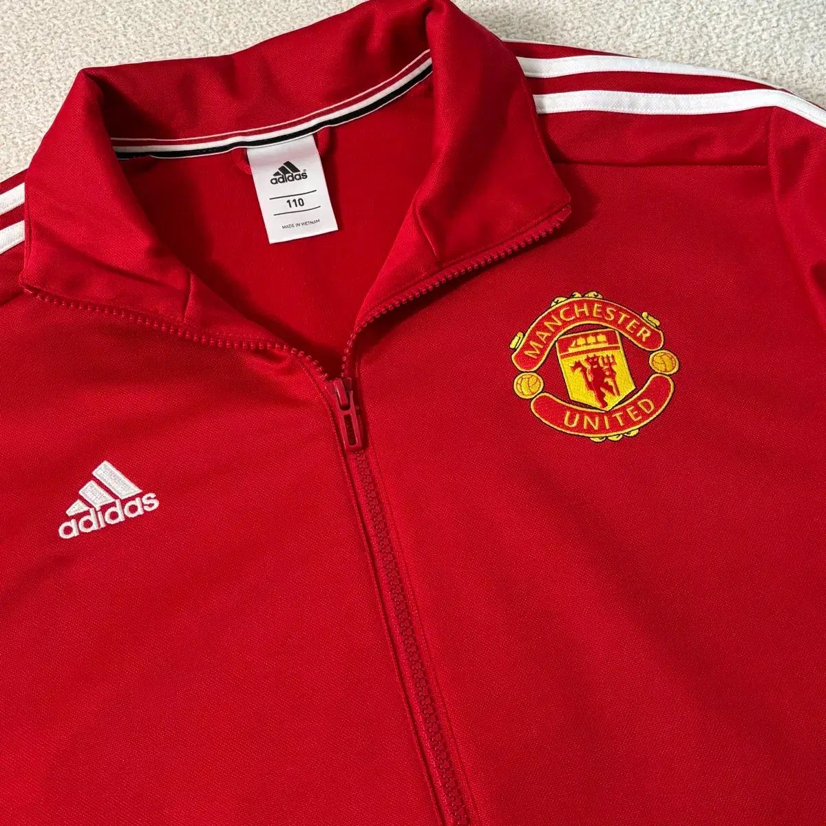 マンチェスター・ユナイテッド レッドジャージ アディダス マンチェスター ユナイテッド レッド ロゴ ジャージ - メルカリ