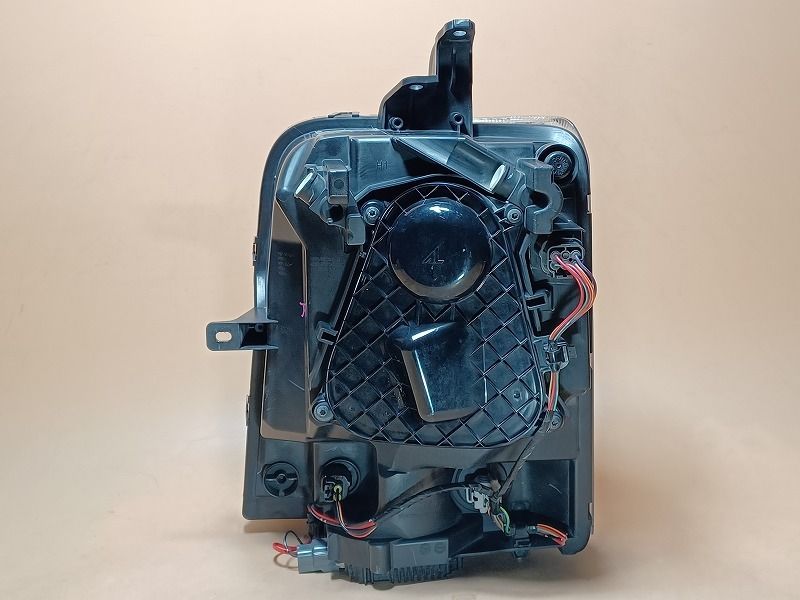 コーティング済 スクラム DG64W 右ヘッドランプ・ヘッドライト PZ