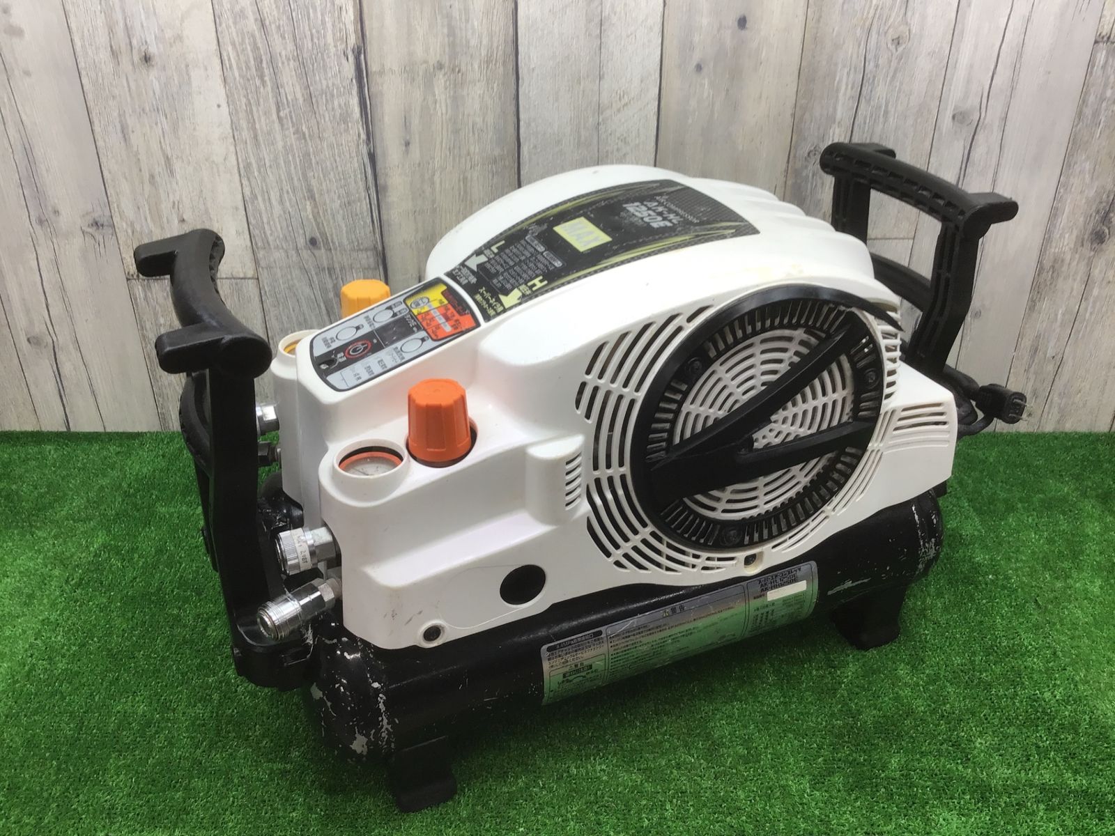 送料無料！【中古動作品】□マックス(MAX) エアコンプレッサー AK