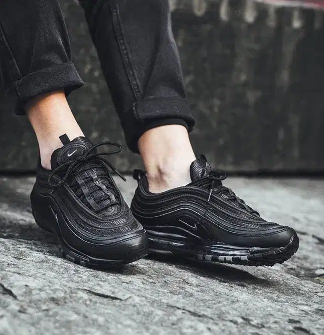 ナイキ エアマックス 97 オールブラック スニーカー 240 新品 - メルカリ