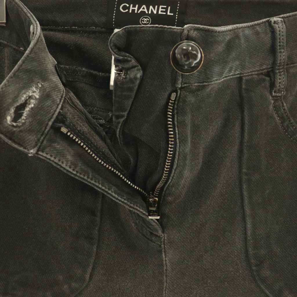 シャネル CHANEL フェイクパールボタン スキニーデニム パンツ