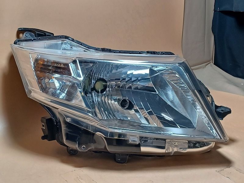 コーティング済  ルーミー M910A 右ヘッドランプ・ヘッドライト G S  スタンレー W3920 81110-B1570 T33 車 コーティング済 ルーミー M910A 右ヘッドランプ・ヘッドライト G S