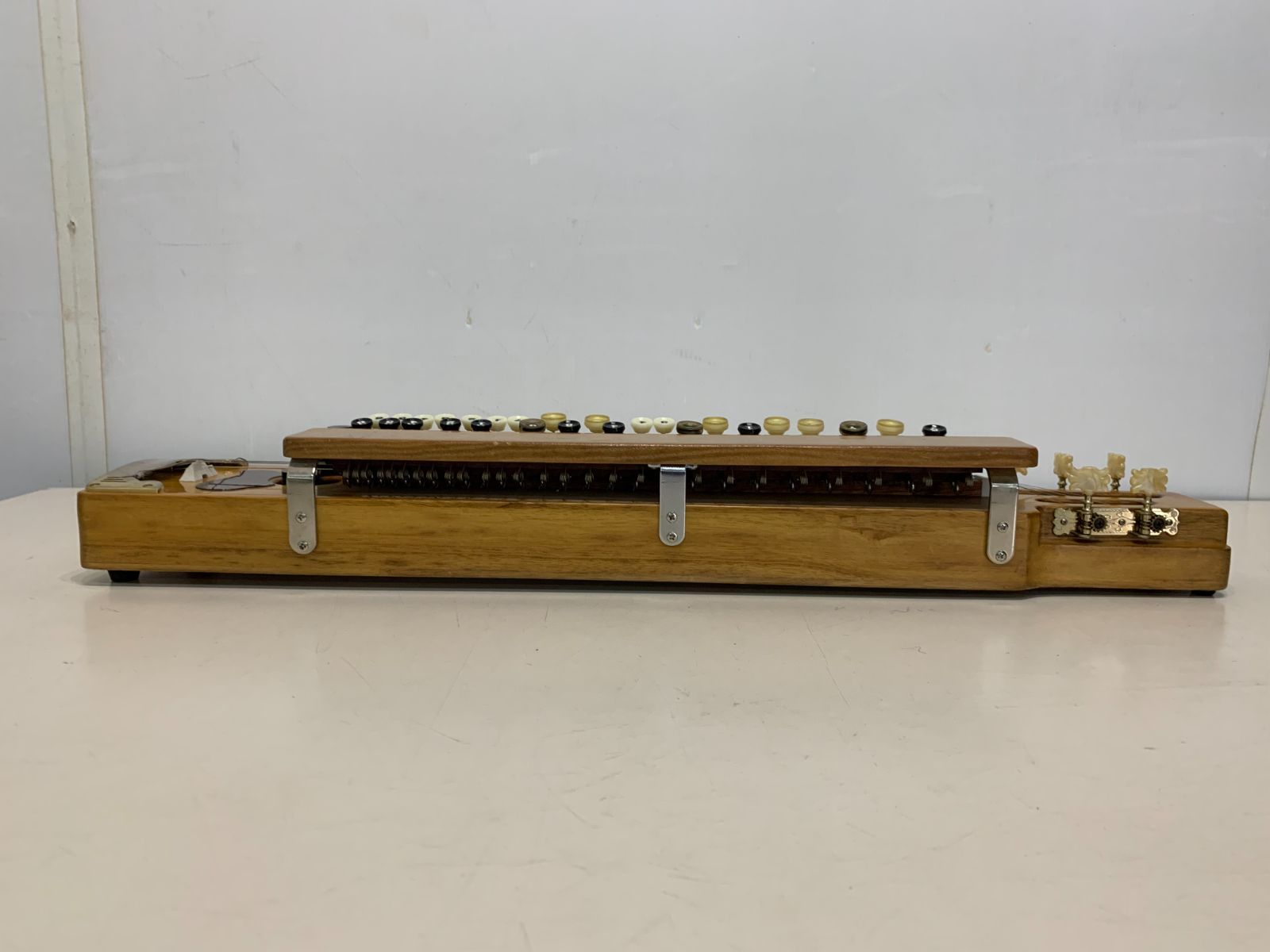 琴伝流 大正琴 敷島 ハードケース付 和楽器 弦楽器 - メルカリ