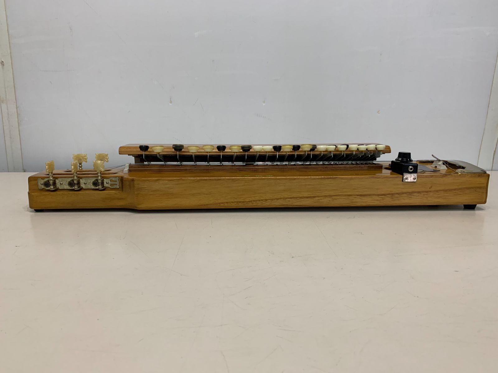 琴伝流 大正琴 敷島 ハードケース付 和楽器 弦楽器 - メルカリ