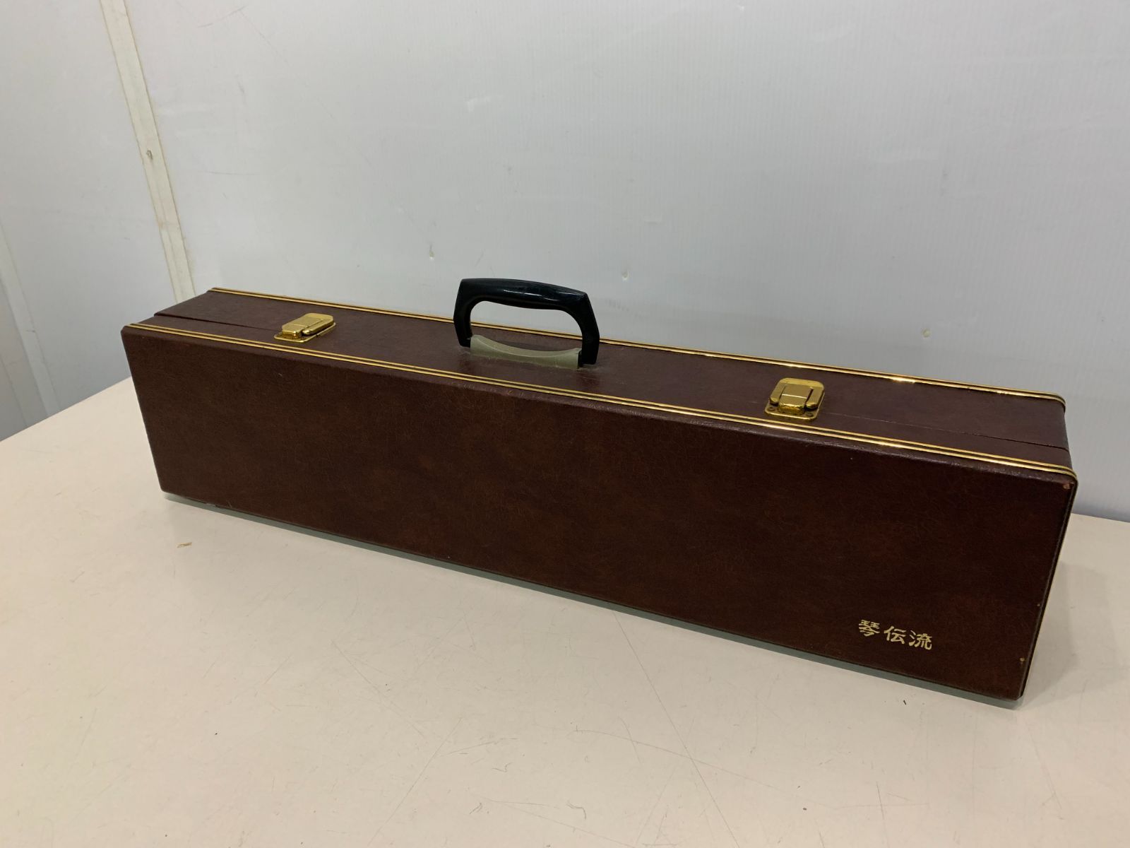 琴伝流 大正琴 敷島 ハードケース付 和楽器 弦楽器 - メルカリ