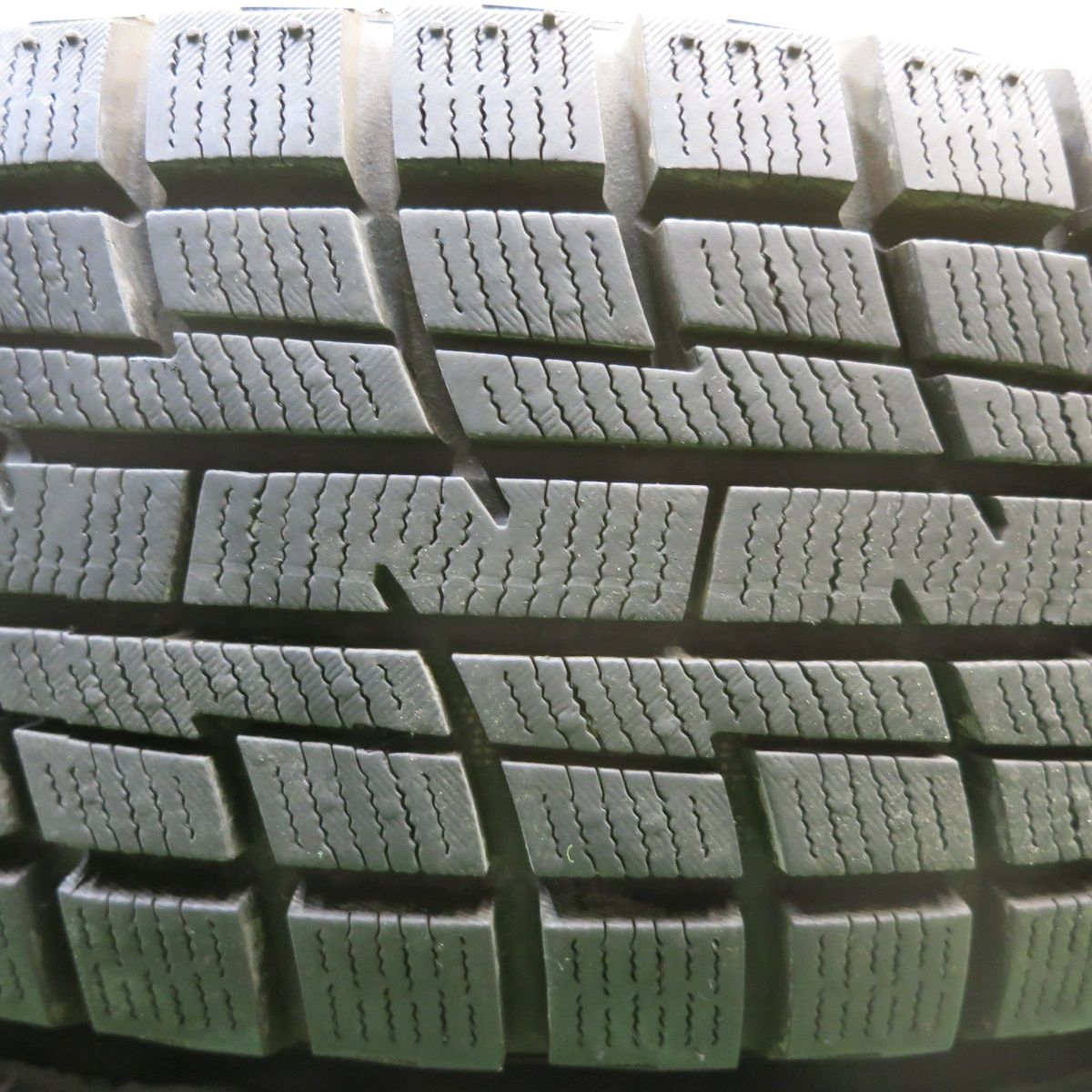 バリ溝！23年！9.5分以上☆スタッドレス 155/65R13 プラクティバ 