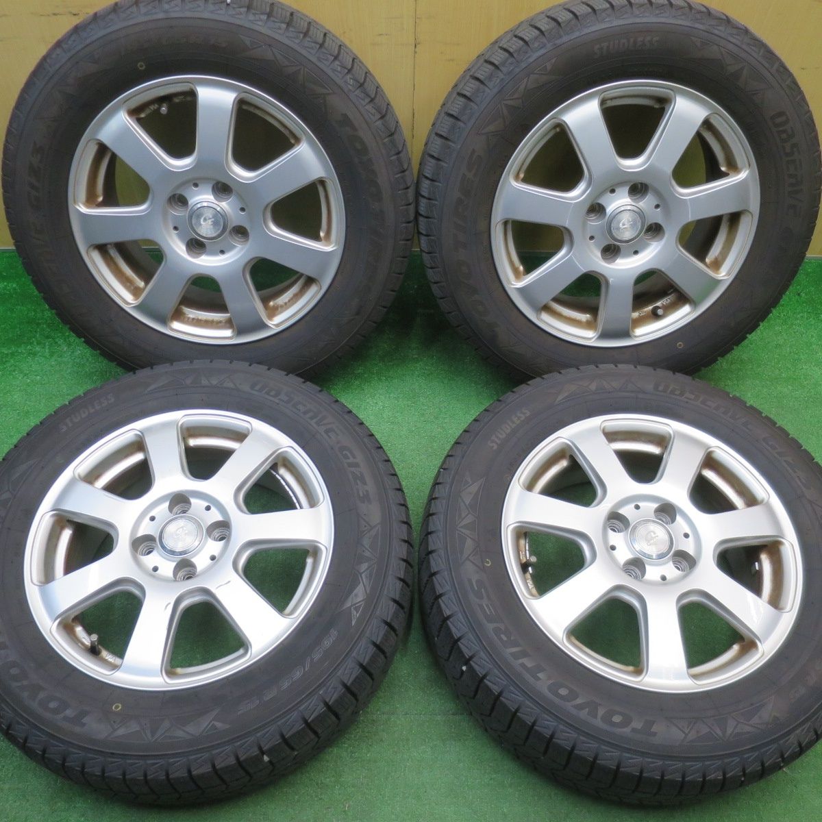 バリ溝！24年！9.5分以上☆スタッドレス 195/65R15 トーヨー