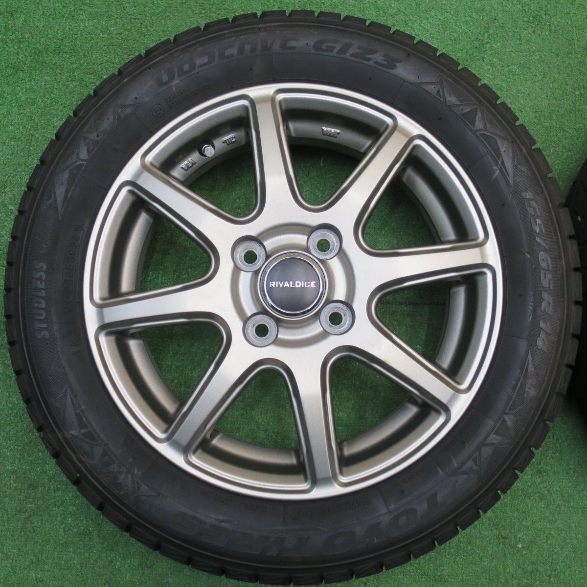 バリ溝！24年！ほぼ10分☆スタッドレス 155/65R14 トーヨー オブザーブ