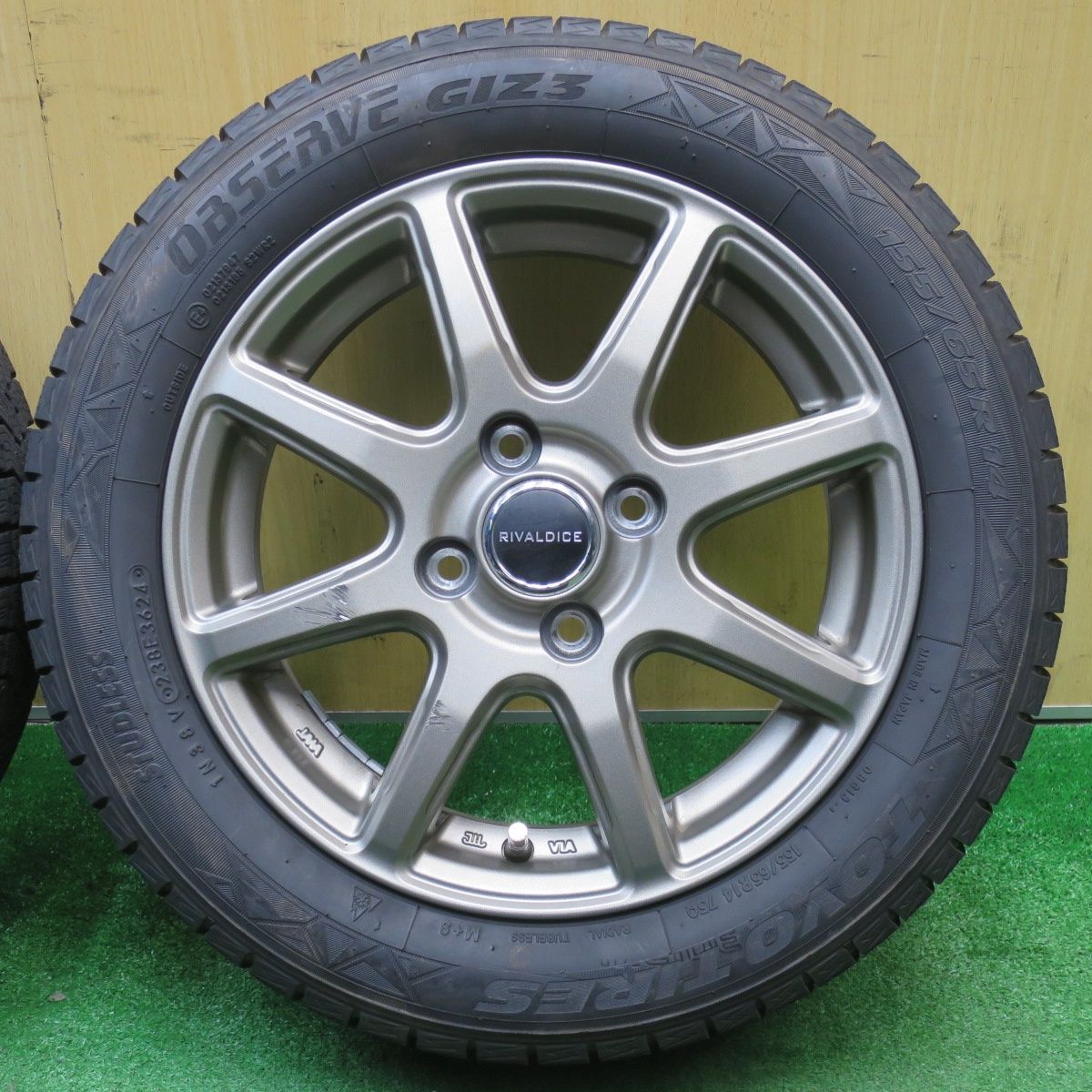 バリ溝！24年！ほぼ10分☆スタッドレス 155/65R14 トーヨー オブザーブ