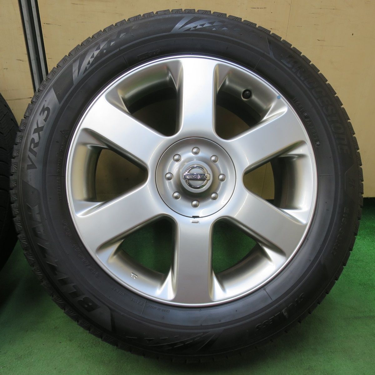 E51エルグランド純正ホイール　スタッドレスタイヤ付き　215/60R17 4本価格！21年☆日産 E51 エルグランド 純正 215/60R17 スタッドレス