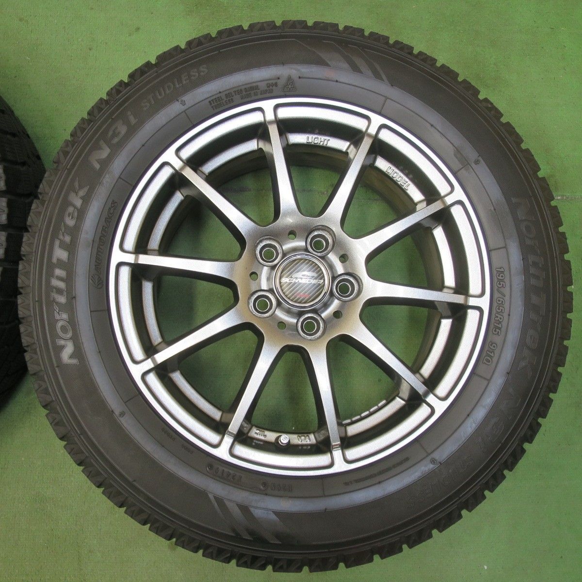 バリ溝！キレイ！9分☆プリウス 等 195/65R15 スタッドレス 